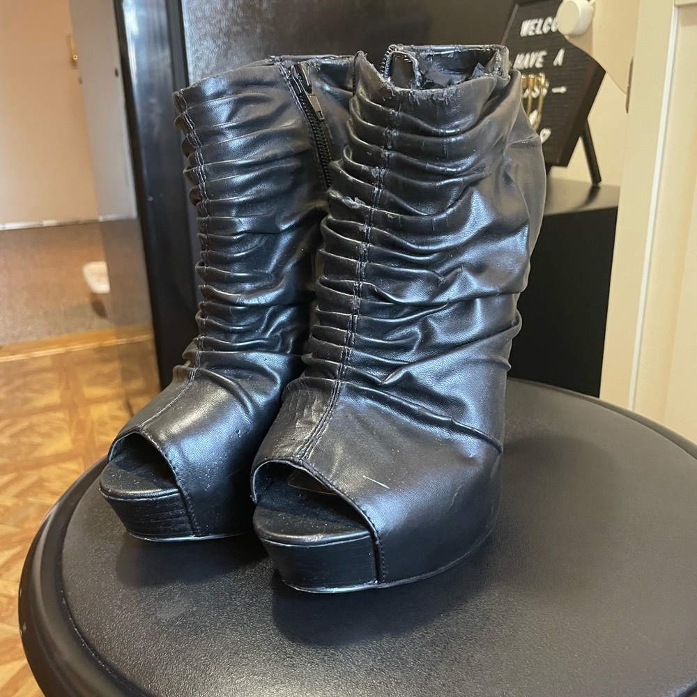 Size 7 Steve Madden Black